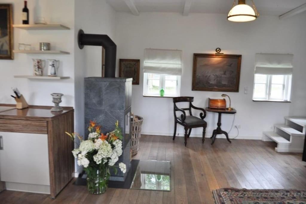 Zauberhaftes Englisches Cottage Am Gutshaus Gross Schoritz Eksteriør bilde